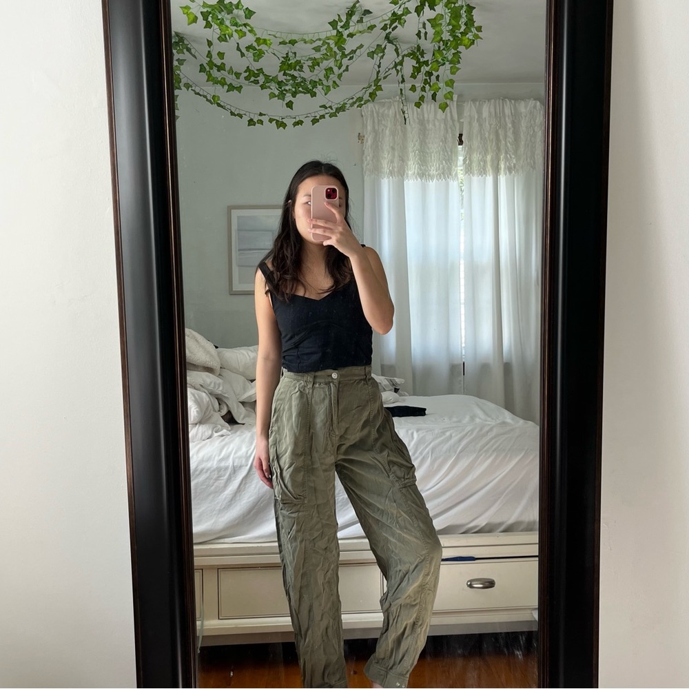 Urban Outfitters High Waisted Flowy Green Cargo Pants